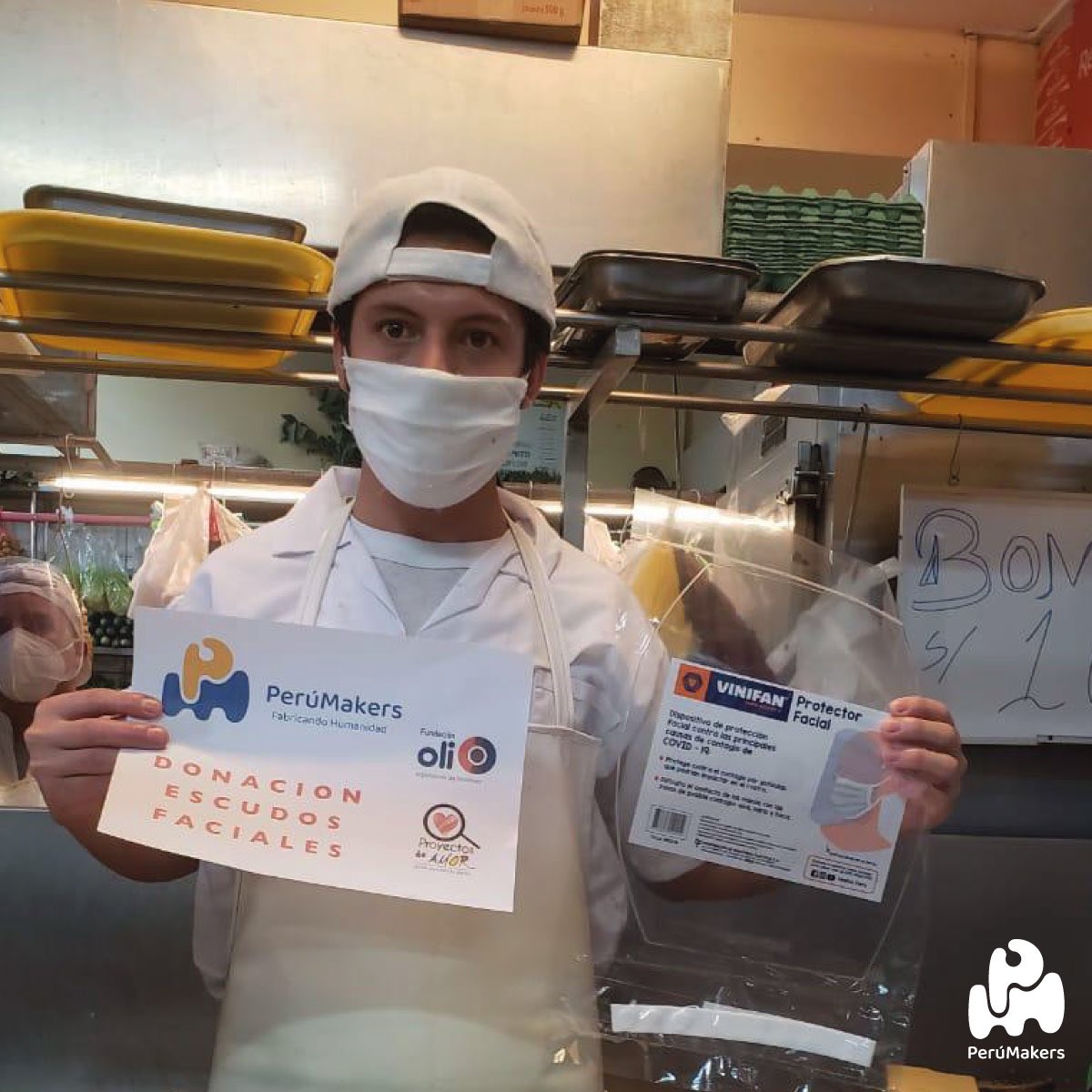 perumakers1's tweet photo. Llegamos al Mercado Santa Rosa! Apoyando a nuestros amigos empresarios, proveedores de fuente de alimentos entre otros, los protegemos para que tu estes protegido! Únete, Comparte, Dona! https://t.co/pJgqmAETOF