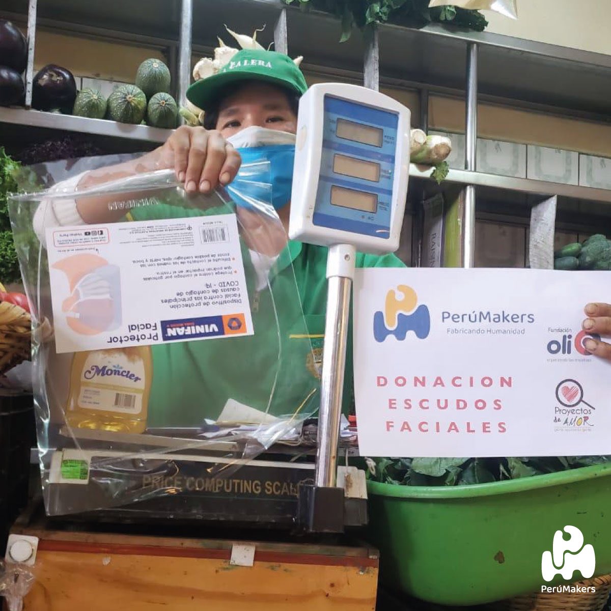 perumakers1's tweet photo. Llegamos al Mercado Santa Rosa! Apoyando a nuestros amigos empresarios, proveedores de fuente de alimentos entre otros, los protegemos para que tu estes protegido! Únete, Comparte, Dona! https://t.co/pJgqmAETOF