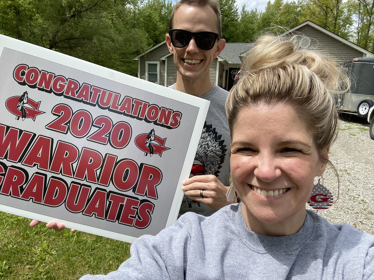 ghslibrary7's tweet photo. Great day to spread some ❤️ to our seniors! @GoshenLocal @GoshenWarriors https://t.co/rqzX3mqBw5