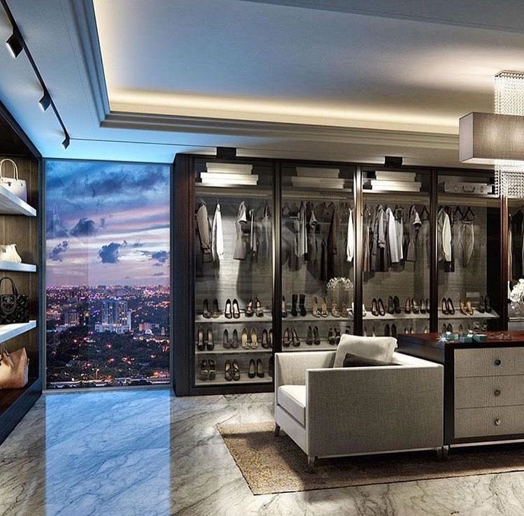 Choose one: walk in closet