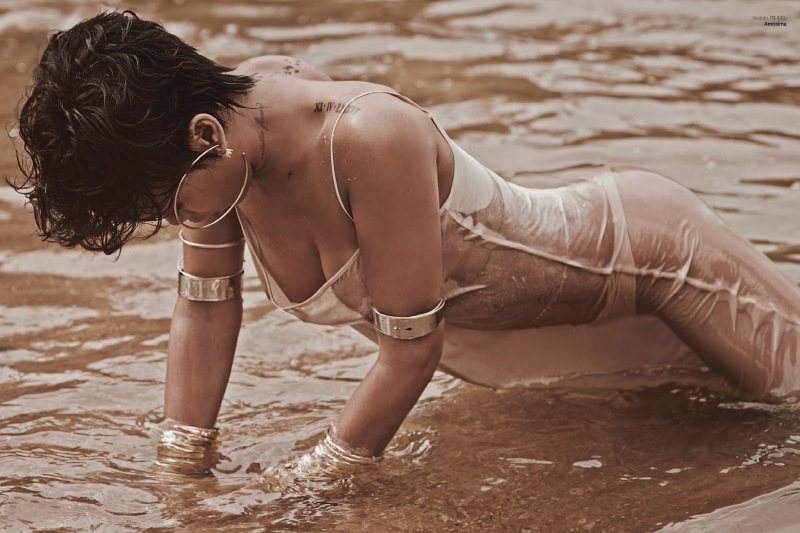TROPICAICOUTURE's tweet photo. Rihanna é nossa! by Mariano Vivanco
Vogue Brasil - May 2014 https://t.co/rBC4mws5HV