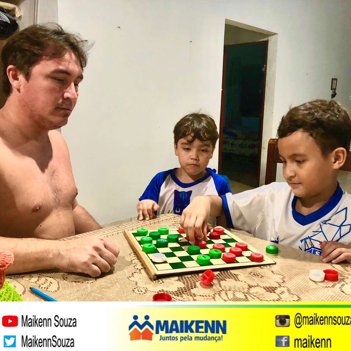 MaikennSouza's tweet photo. O desafio de brincar com esses dois mestres do jogo de Damas é que são sempre eles contra mim. Kkkk
Toda atenção e carinho é pouco para esse dois carinhas que amo muito. 12.05.2020
#maikenn #jogodedamas #filhos #amor #crianças #dedicação https://t.co/GqIFGgyjXj