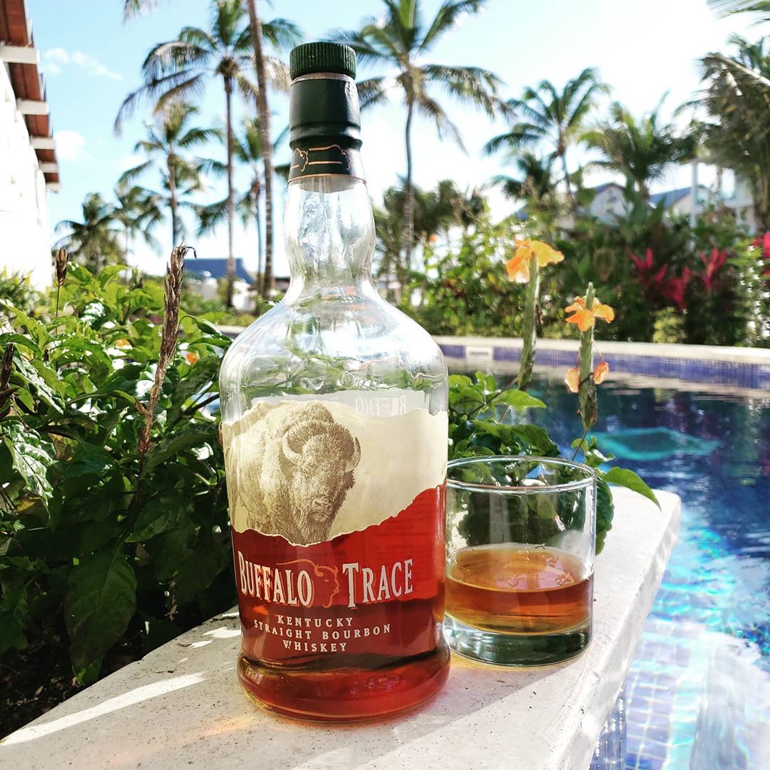 Don't be the guy that shows up to the pool with hard seltzer. Be the guy that shows up with bourbon. #HardSeltzerHardNo
(IG 📷: bourbonbounty)