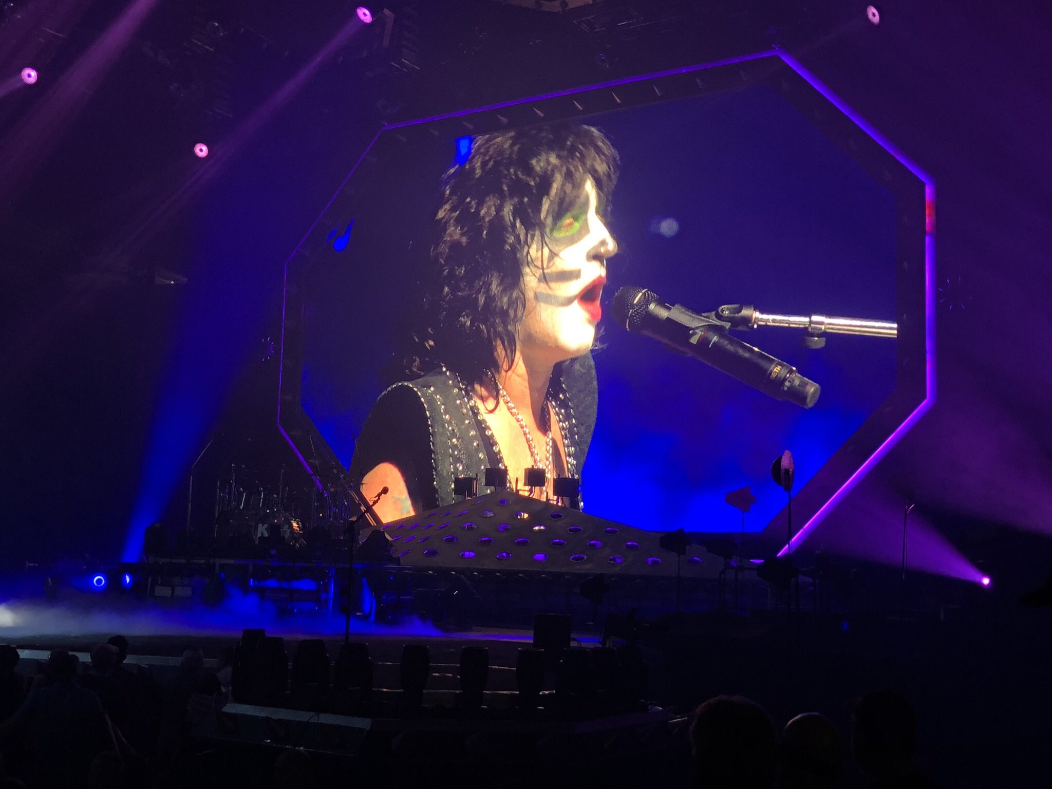 He s singing my song Happy birthday Eric Singer 