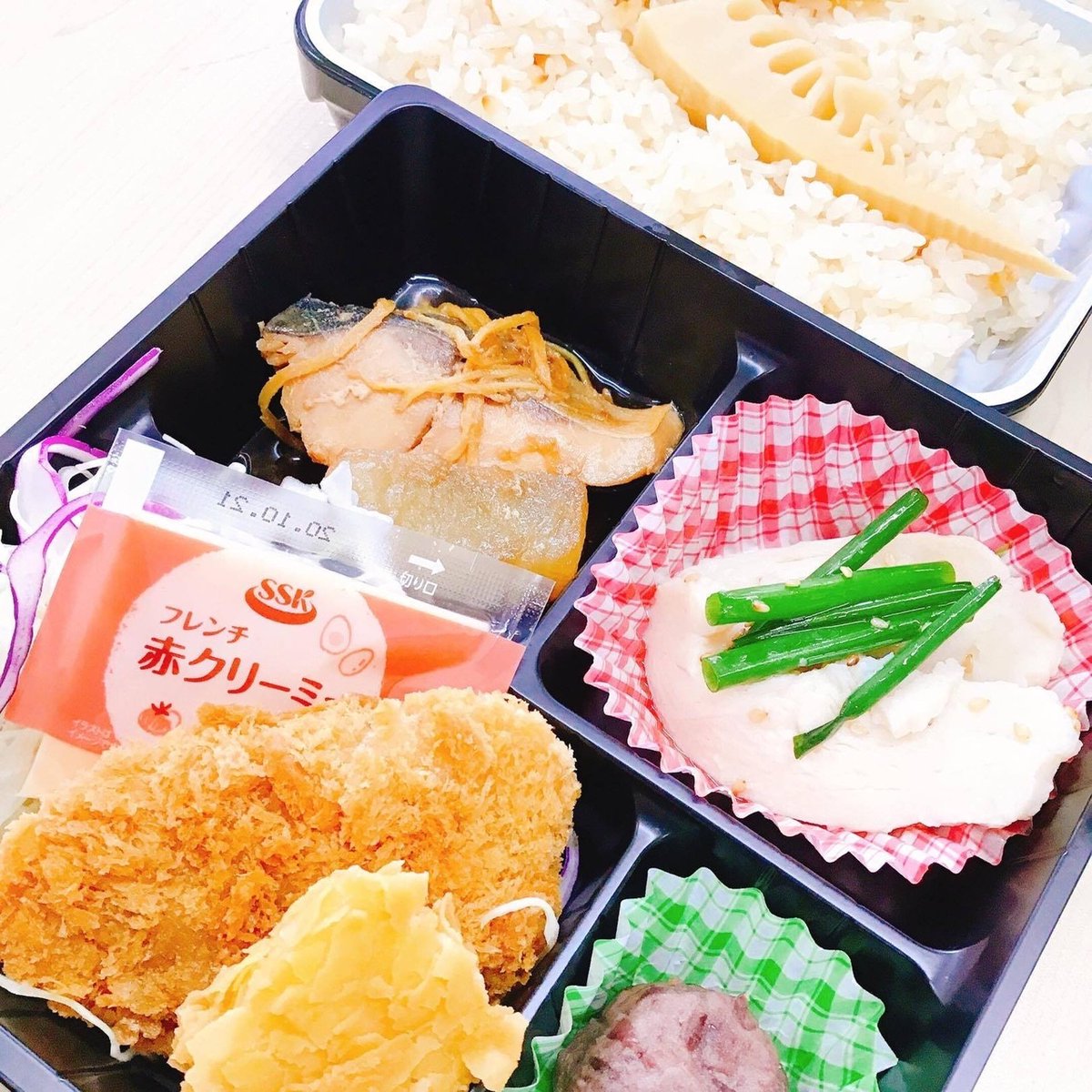 kougetsu_bento's tweet photo. おはようございます！こう月です。びっくり竹の子ご飯。
皆さん、サプライズしてますか？これは、結婚生活には必需の様です。
気持ちですねー。思いがけない何かは、その感情の振り幅でうわっときます。
（リアクション... 詳しくは https://t.co/WLa4Xa1xhn https://t.co/rvd7WCUu8f