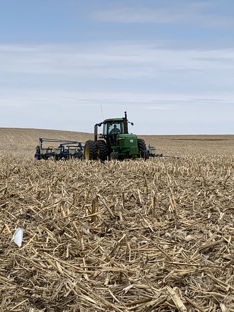chris43502384's tweet photo. Started April 19th and #pulledthepin on #plant20 🌽🌱 plots today, 5000+ miles driven, 29 total plots.  I can’t imagine another retailer more committed to helping their customers make valuable seed decisions than @AGRILANDFS. Thanks! @InVISION_HiSOY https://t.co/G6ERDSbzHd