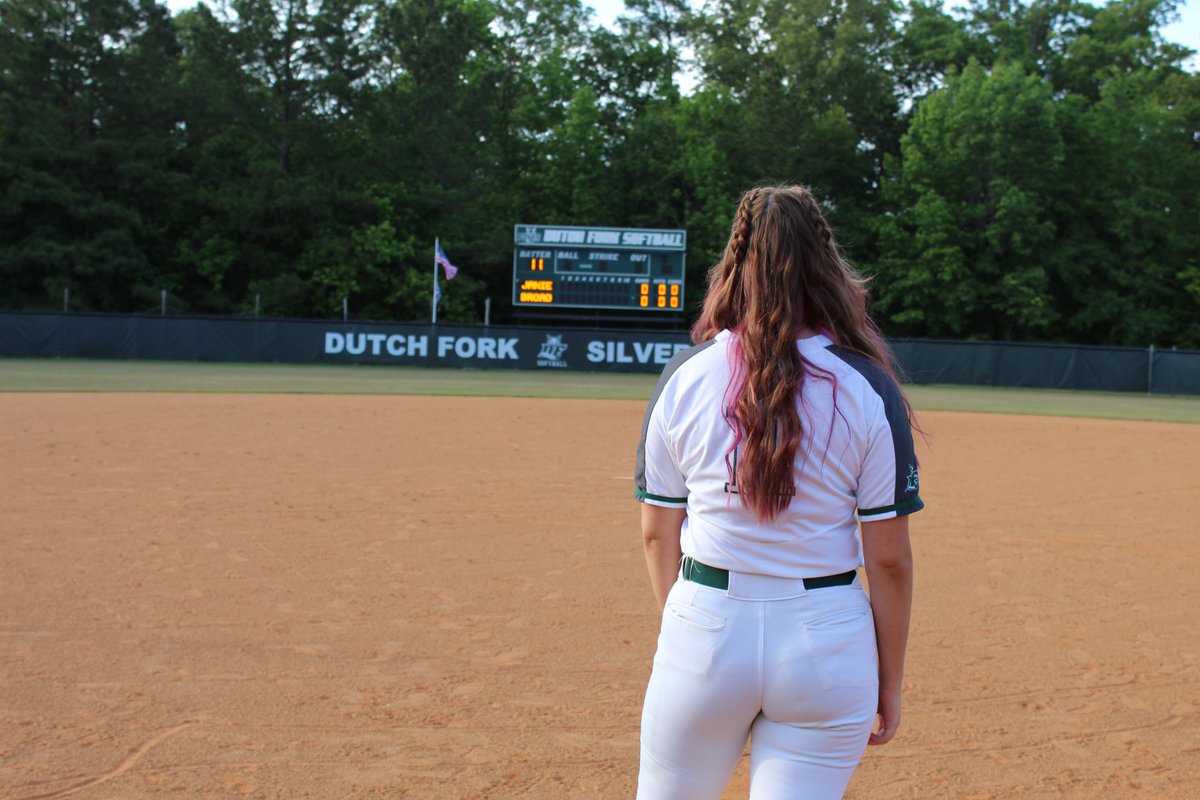 DFsoftball's tweet photo. Tonight is Janie Broad, #11s senior night! Dutch Fork Softball is so proud of you and will miss you. @pridein5 #dfsoftball #silverfox #dutchfork2020 @dutchforkhigh https://t.co/kFDNnILqUz