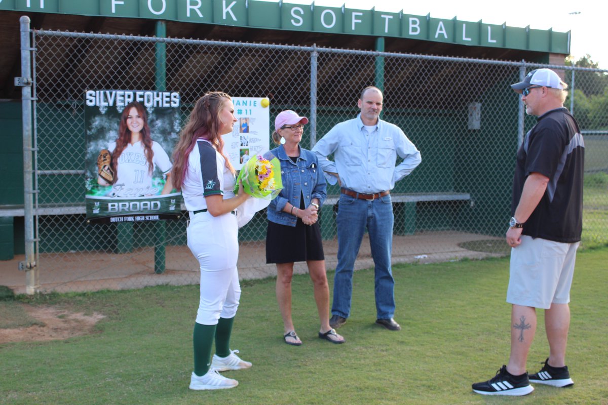 DFsoftball's tweet photo. Tonight is Janie Broad, #11s senior night! Dutch Fork Softball is so proud of you and will miss you. @pridein5 #dfsoftball #silverfox #dutchfork2020 @dutchforkhigh https://t.co/kFDNnILqUz