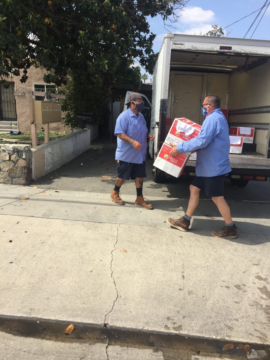 CASchoolNews's tweet photo. El Monte City School District Maintenance Crews Keep Campuses Trim and Tidy during Extended Dismissal https://t.co/MsiaxjHSk6 https://t.co/4kIsFFHH7n