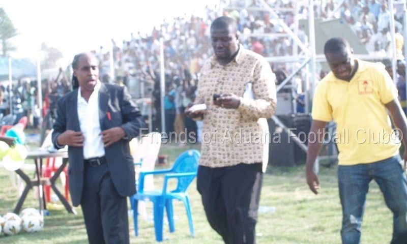 FootyGhana's tweet photo. #GPLThrowback
📸 | The boss, late Christopher Opoku (middle), was on commentary duty with @mykekatahena and @kwasinom when @AduanaStarsFc beat @BerekumArsenal 1-0 to win the 2009/10 Ghana Premier League title on their debut season.
Read more here: https://t.co/rNiz7q2ZI0 https://t.co/xXxkkYd08B