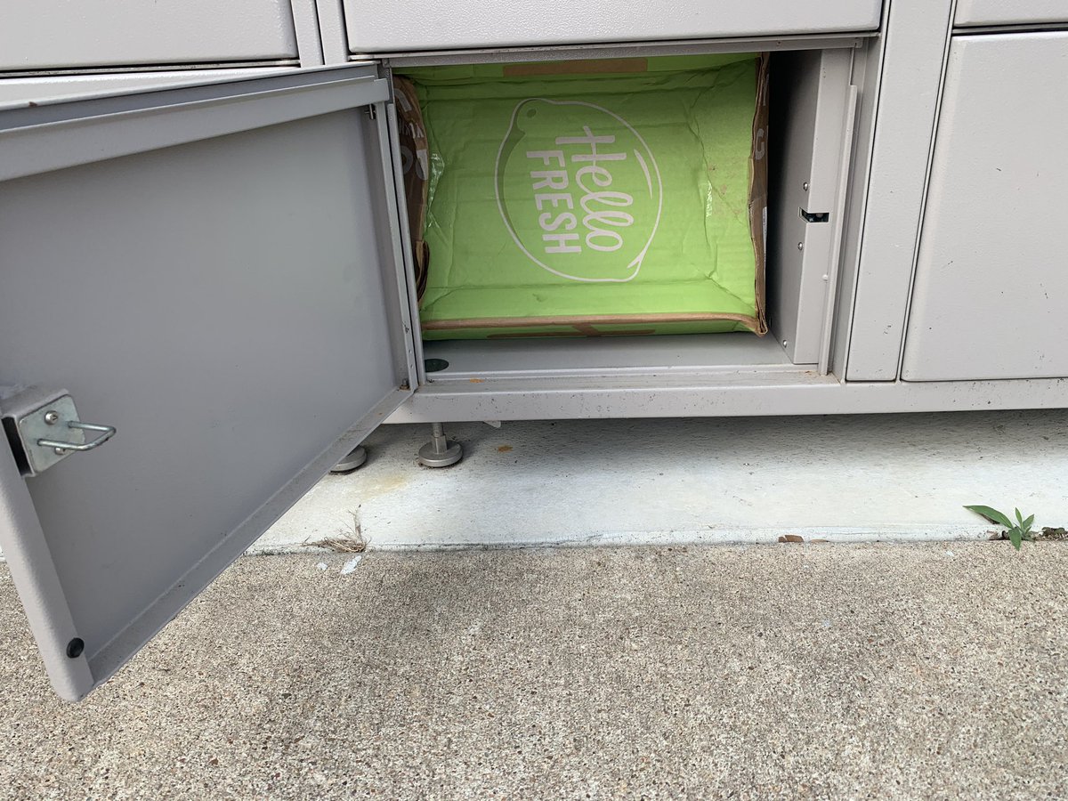 Shoutout to the <a href="/UPS/">UPS</a> driver who must’ve used a battering ram to cram our <a href="/HelloFresh/">HelloFresh US</a> box into the package lockers. Couldn’t pry it out so I literally had to sit down on the ground and cut it out. First world problems, I know. <a href="/MelanieStuff/">Melanie H</a>