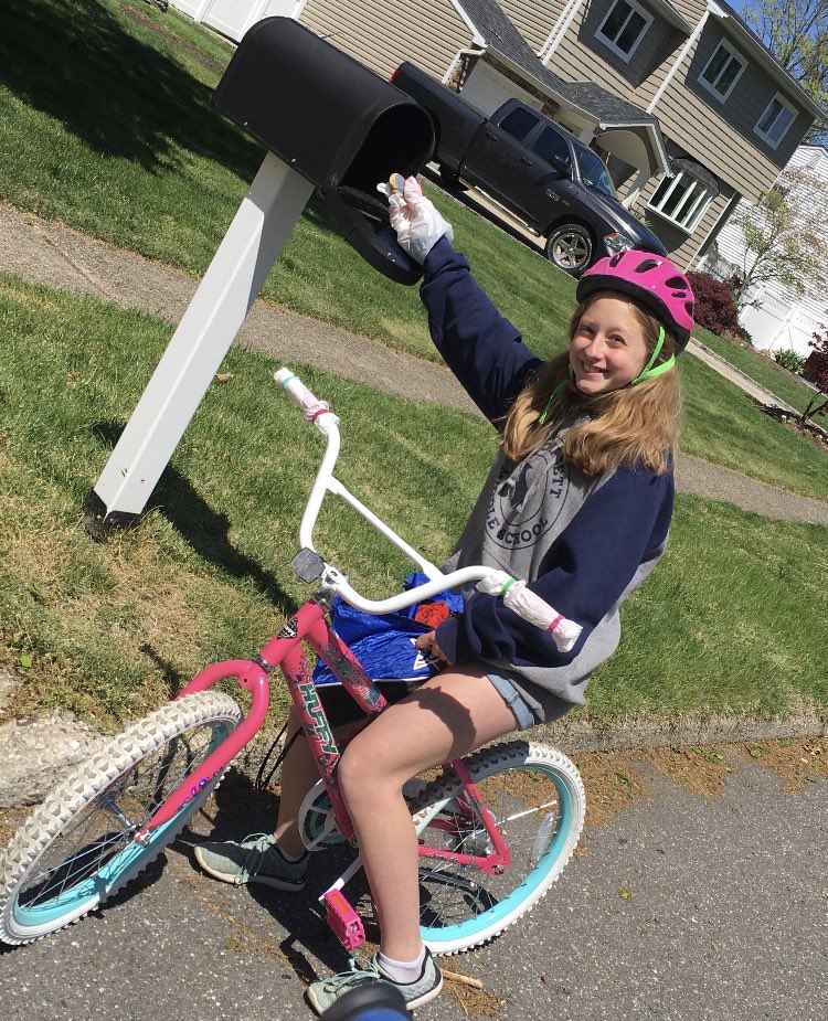VGompers's tweet photo. FCCLA students spreading positivity around smithtown by placing messages on rocks and delivering them to neighbors as well as putting them on the sidewalks. @SCSD_AMS https://t.co/XkvXI9CVSh