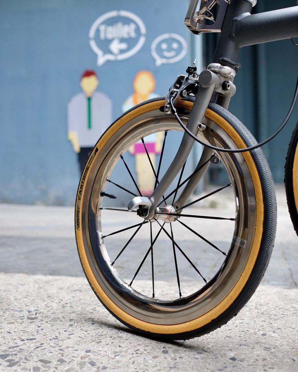 BIKEgangUK's tweet photo. https://t.co/MrQCGkrvN1
#ANDOZA 正式授權中國地區經銷 Landmark Brompton 小布靓妈 @landmark_brompton
頂級碳化鋁合金無接縫全手工板輪
#Brompton #BIKEgangStore #BIKEgang #BromptonLife #BromptonMODs #MyBrompton #BromptonWorldTravellers #landmarkbrompton #landmark_brompton https://t.co/UuYxXkQt8Y