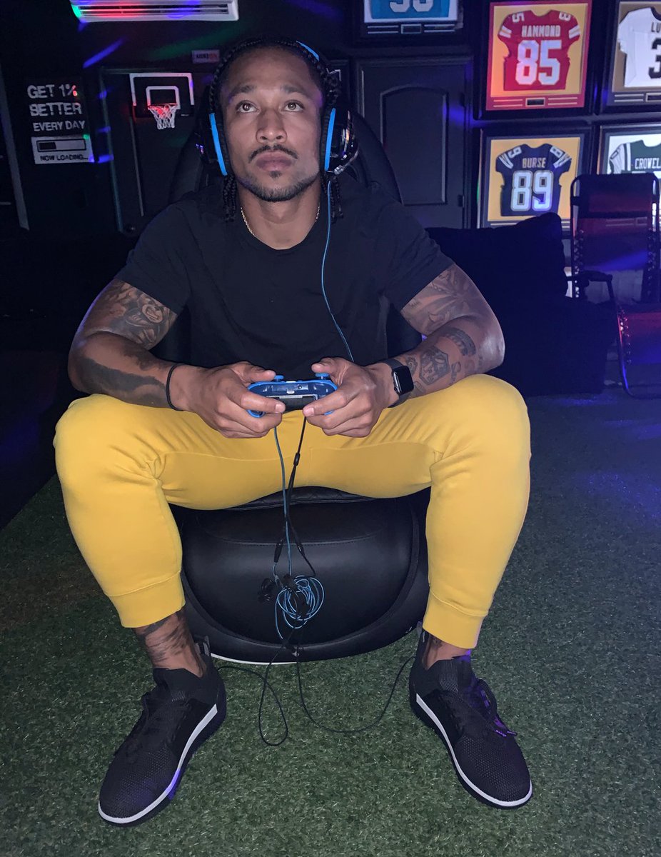DropLabsEP's tweet photo. NFL player and philanthropist Albert Wilson sat down with the DropLabs team to chat all about his come up, his current mission to give back and his personal DropLabs experience. Check it out here 👉  https://t.co/yOEHEGN99A #droplabs #dropintobass https://t.co/NedoD3FXh0