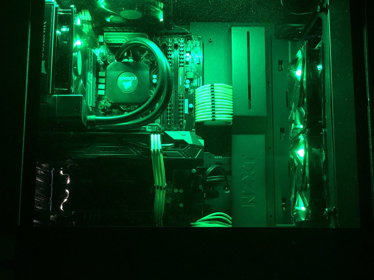 TheTFNL's tweet photo. Before vs After - #PC rebuild edition (excuse the already dusty case). https://t.co/Xm8SmotLtx