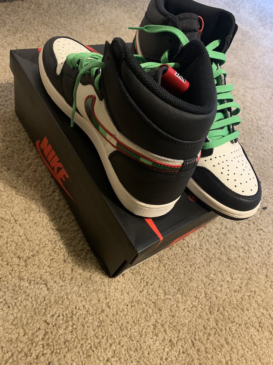 Want to send these to a good home. Sports illustrated 1’s sz. 11. Great condition. Extra laces in box. $150. RT appreciated  @RetailTuesday  @ArdekaniS  @C_kelly1988  @Cortez72life  @TaylorDeuce  @Alkapone47  @BMurda18  @mbays118  @the30rack  @Flivanlie