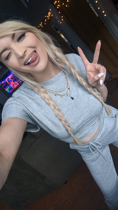 Watch Danielle DeNicola's leaked NSFW photo on TwXstars