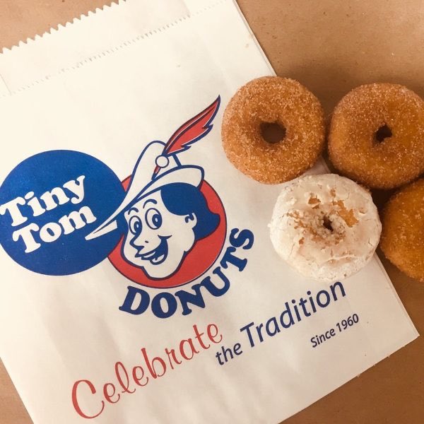 LorettaRyan's tweet photo. @lesley_pavan Hey, making caramel apples🍎 sounds like a great idea. I could try my hand too at making #TinyTomDonuts 🍩 or maple fudge from the Food Building. 😂 Maybe create a butter 🧈 sculpture? Sad that it is closed for 2020 😞 but If I can’t get to #TheEx then I’ll do what I can at home! https://t.co/GwYO80jlxi