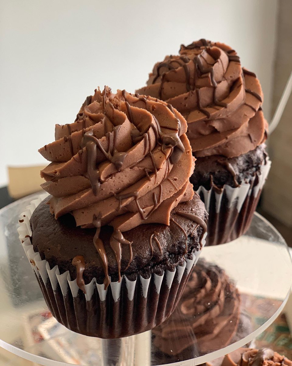 thebestboxever's tweet photo. @marcuslemonis In addition to our cookies, we serve yummy cupcakes - I just don't think a stand alone cupcake shop is the way of the future. https://t.co/dTHCPJV1OO