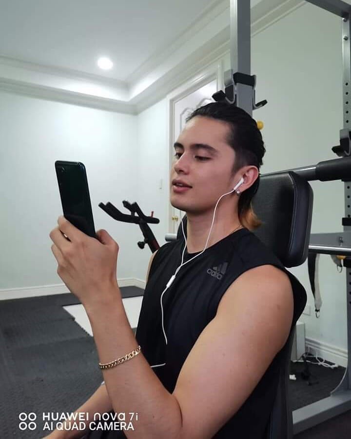 hangjingxiao18's tweet photo. Make no excuses and just strive to be better. Supercharge your productivity with #HUAWEInova7i.
Not only does nova 7i has a long-lasting 4200mAh battery. A 30min charge provides one day usage. #novaStar #AppGallery
#JamesReid #MultiMediaPrince
©James FB https://t.co/mFThER5Phf