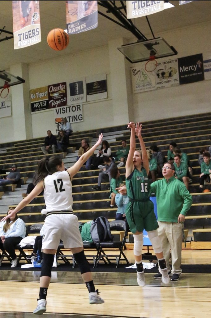 bailee_woodard's tweet photo. big thanks to the coach that taught me all I know. you’re going to be missed, but couldn’t have imagined playing for anyone else. you have impacted many of us players & the community as a whole. good luck on the new job coach! #goVB @vbladypointers @hoops365 https://t.co/PCkWEjw7Zh