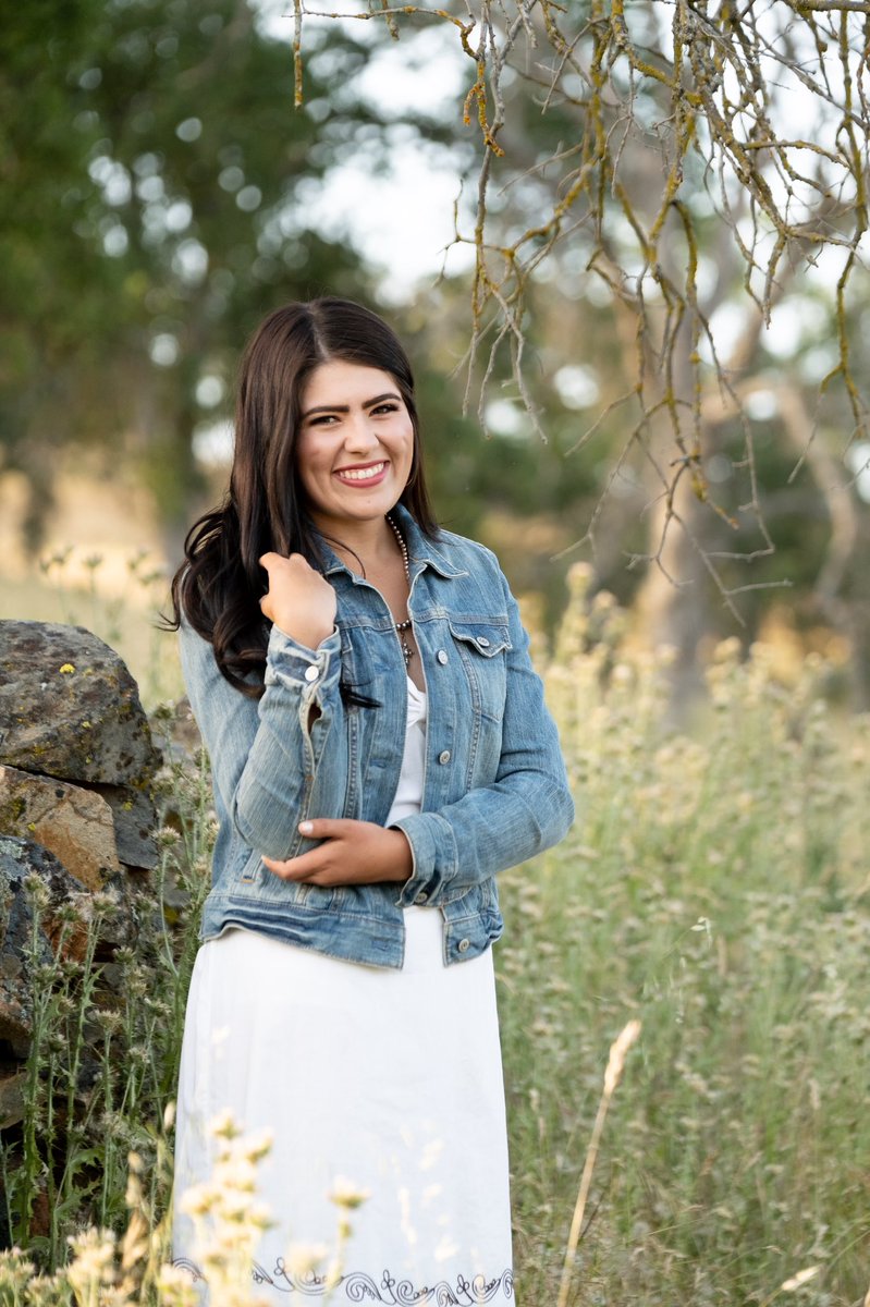 LillyLizama's tweet photo. I did something the normal senior in high school would do! 
💚💛 #AndraEricksonPhotography https://t.co/PuaAg2FlkH
