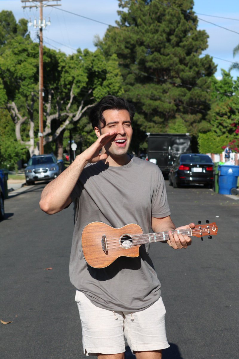 jencarlosmusic's tweet photo. Ya que el público no puede venir al show, yo voy al público! 🤷🏻‍♂️ Comment donde estas, que le llego!! #ifyoudontknownowyouknow I started singing in backyards in my neighborhood when I was 8! https://t.co/PPep6Ii0eF