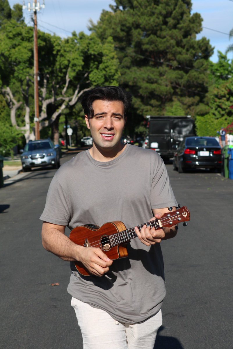 jencarlosmusic's tweet photo. Ya que el público no puede venir al show, yo voy al público! 🤷🏻‍♂️ Comment donde estas, que le llego!! #ifyoudontknownowyouknow I started singing in backyards in my neighborhood when I was 8! https://t.co/PPep6Ii0eF
