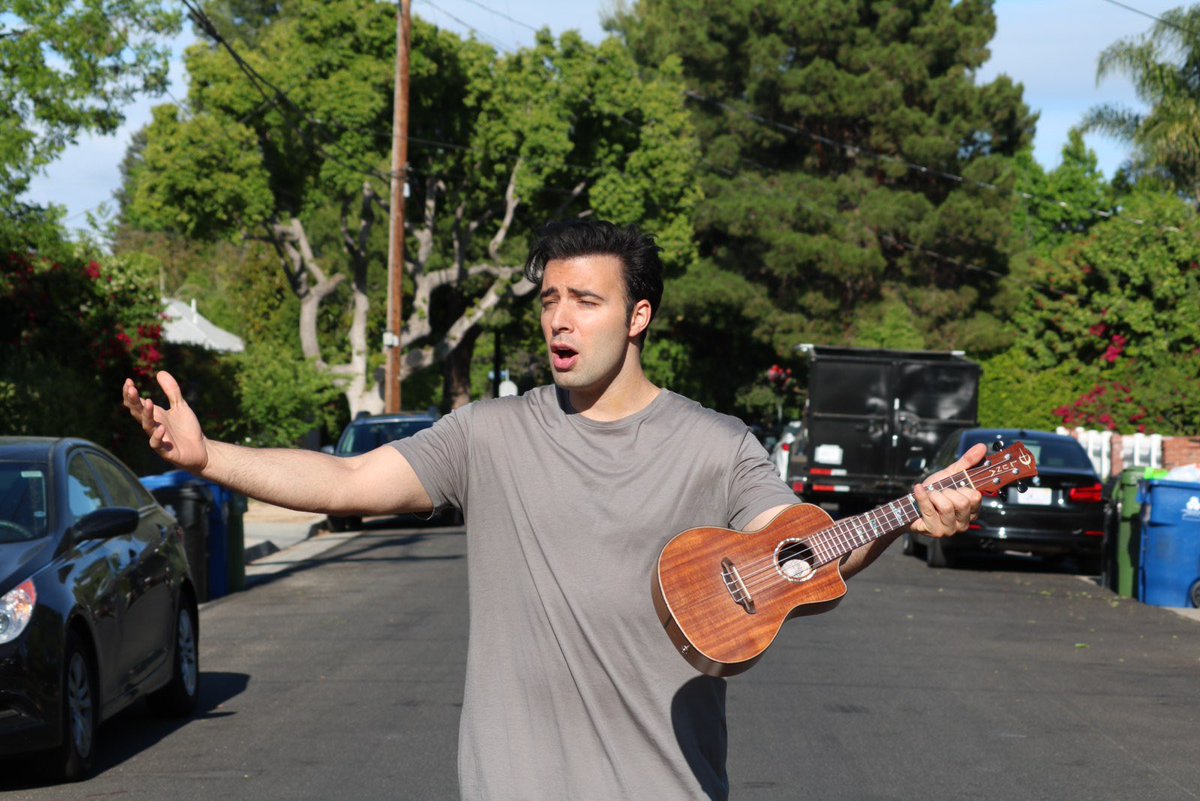 jencarlosmusic's tweet photo. Ya que el público no puede venir al show, yo voy al público! 🤷🏻‍♂️ Comment donde estas, que le llego!! #ifyoudontknownowyouknow I started singing in backyards in my neighborhood when I was 8! https://t.co/PPep6Ii0eF