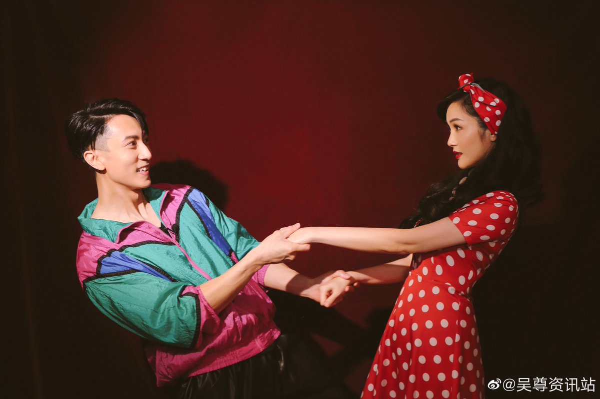 dramapotatoe's tweet photo. #WuZun and wife #LinLiying pose in wedding pics for variety show #BeforeWedding with their two kids Neinei and Max
More - https://t.co/q0OZ7XBqBq
#婚前21天 #wuchun https://t.co/sO9CtChWgL