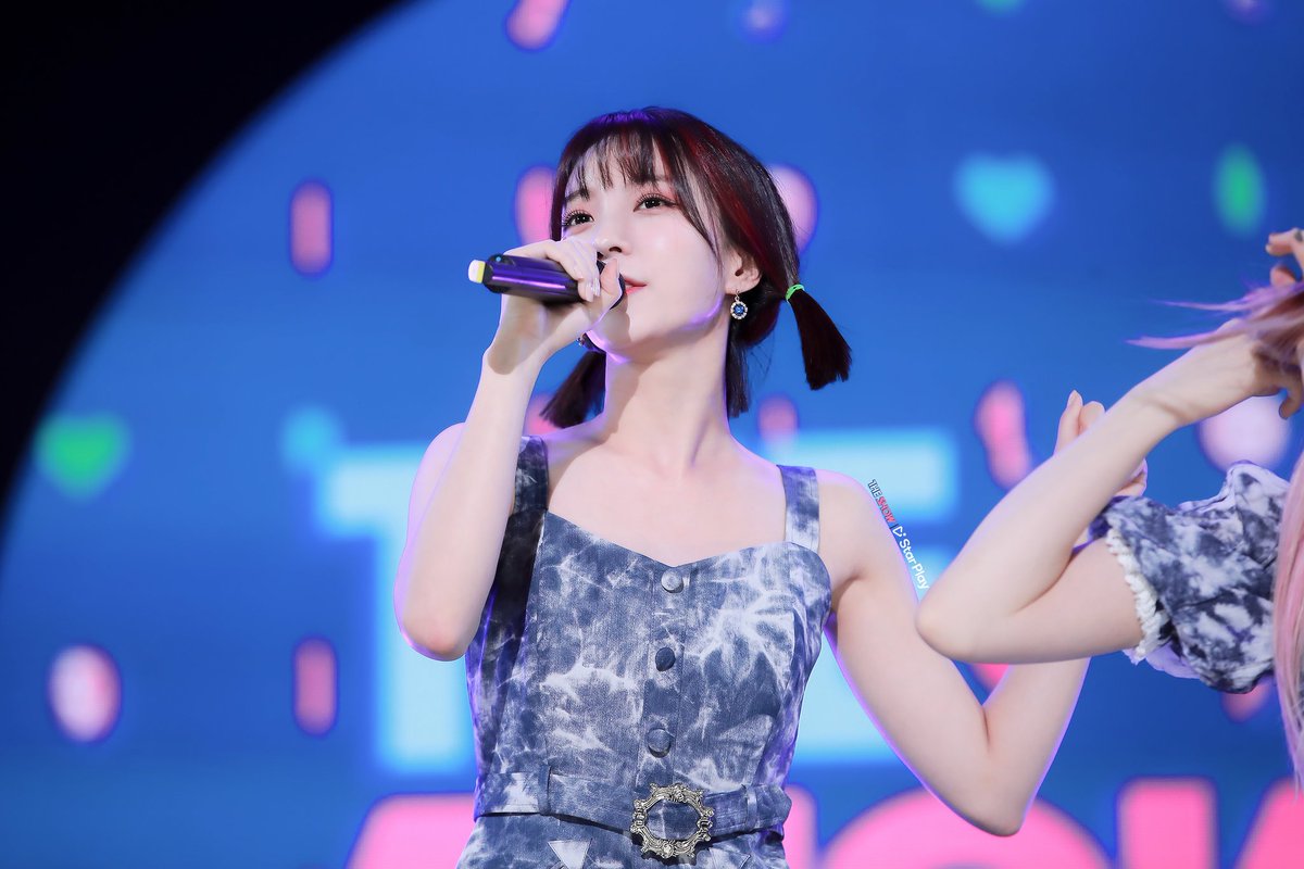 dailyubin's tweet photo. ˗ˏˋ 200512 ˎˊ˗   ♡   #비니
     ⤷ the show  ‧₊˚✩  #오마이걸 

#NONSTOP6thWin
#OHMYGIRL14thWin https://t.co/dVLEY2agSo