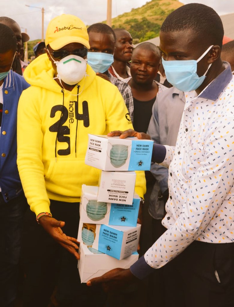 AbabuNamwamba's tweet photo. Distributed 2000 masks to bodaboda operators and traders at Port Victoria Market. Took time to highlight dangers of #COVID19 and the critical importance of observing safety protocols. The raging floods that have devastated Budalangi displacing over 40,000 worsens the risk here.🇰🇪 https://t.co/ZQw1fg4IqD