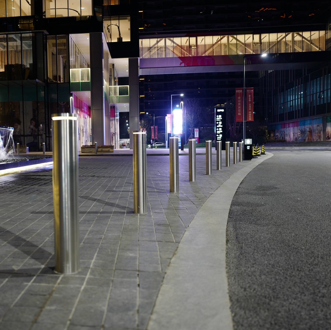 BollardsFirst's tweet image. Stainless steel light bollard, shot at night. Get these at First Choice Bollards. firstchoicebollards.com.au 
#armbarrier #roadblocker #parkingbollard #prestigeauto #automechanic