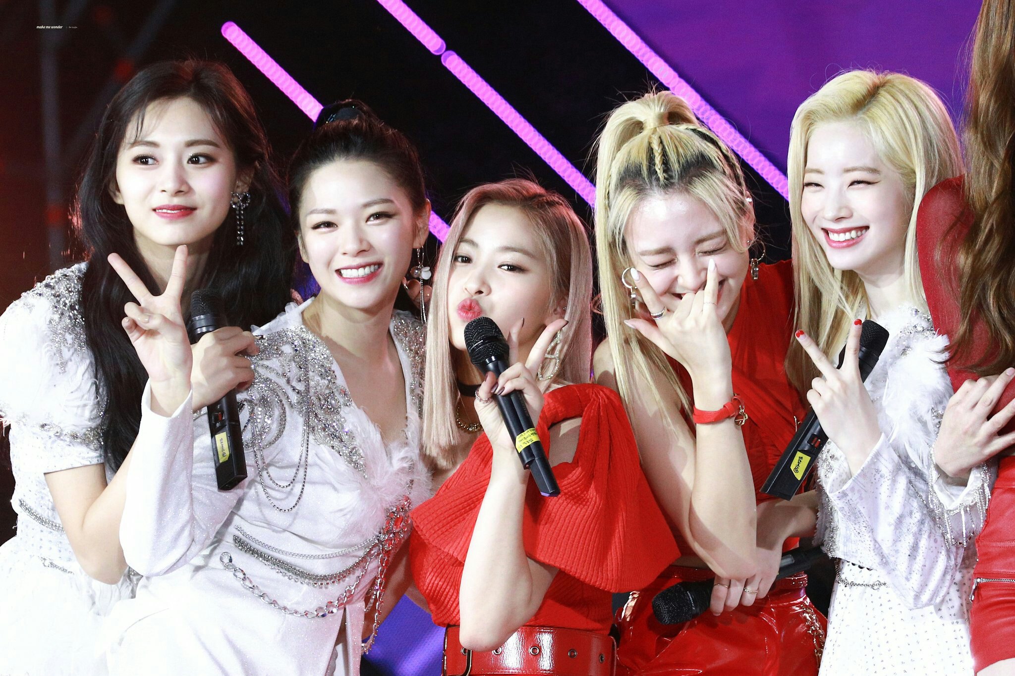 EX39PHiWoAA2G24?format=jpg&name=large