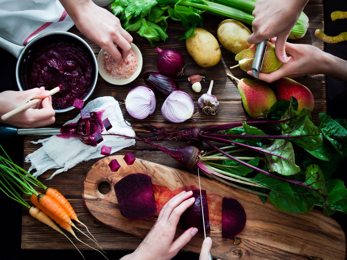 besthealthmag's tweet photo. A list of the best food delivery services in Canada. ➝ https://t.co/R1s6uDtICM @PlantPrepped https://t.co/AyHF9cojq9