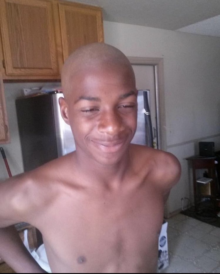 ddeniseeeeee's tweet photo. when ii say ii wanna bald head hoe summer , dis wahh ii mean 😭 : https://t.co/sAPj1TsFAA