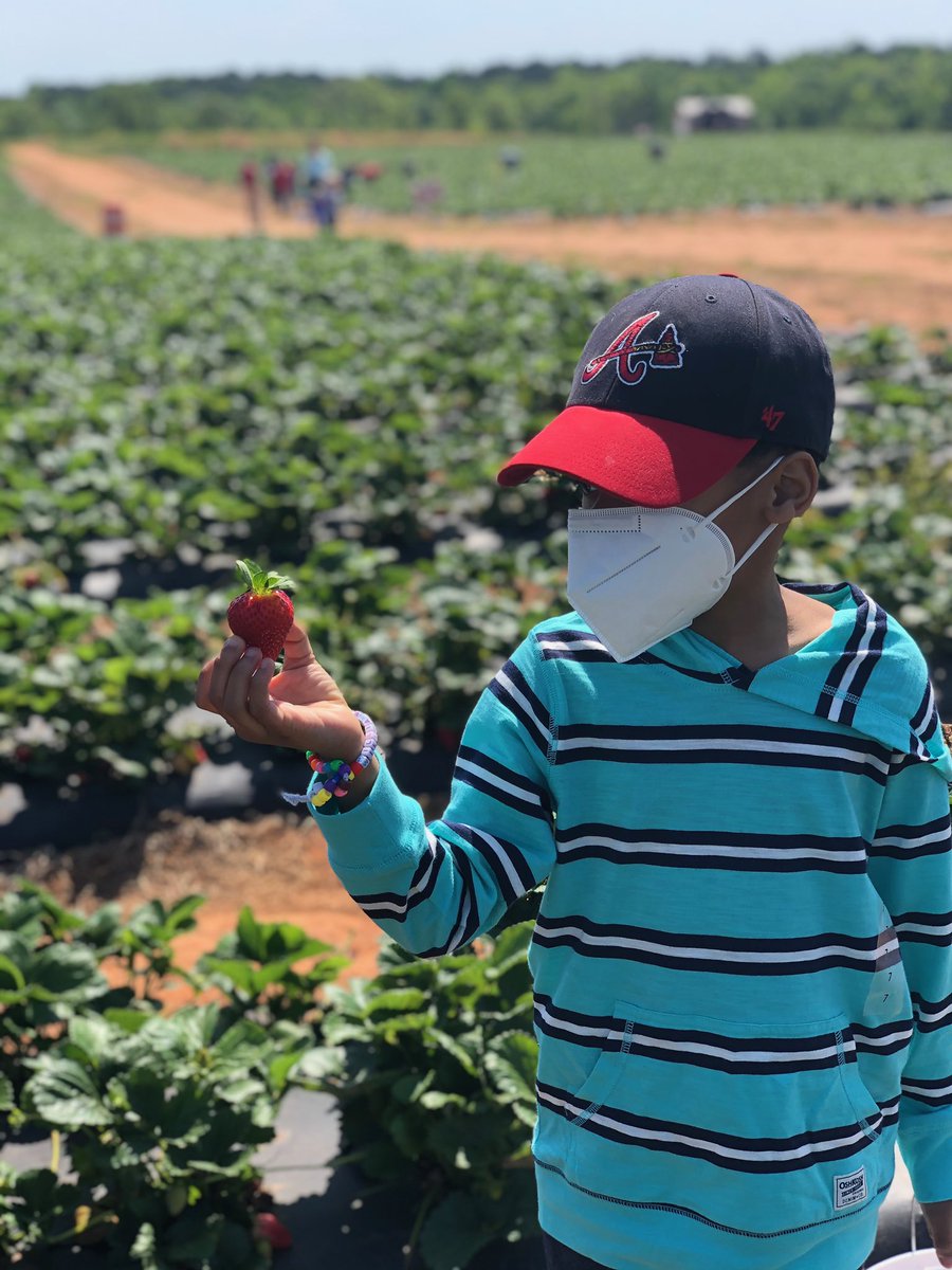 Today is E for Experiment! Look at these scientists both in and out of the traditional classroom! <a href="/MBPrimaryBooks/">Katie Ingram MBES</a> <a href="/jbland100/">Jay Bland</a> @mbpcaps