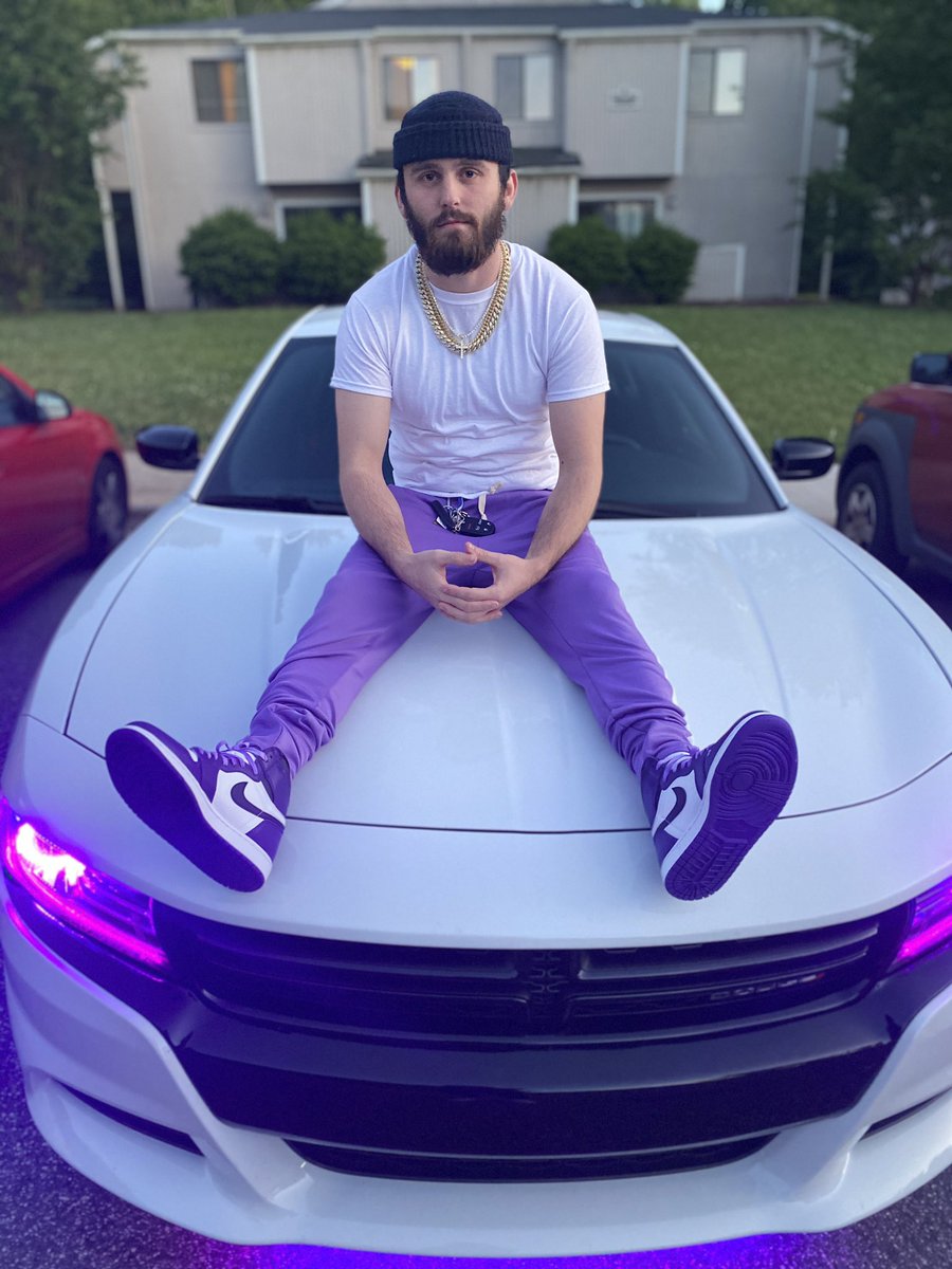 BSmoothee's tweet photo. 💜 so cold call it a buss down https://t.co/CMNH6WpaNa