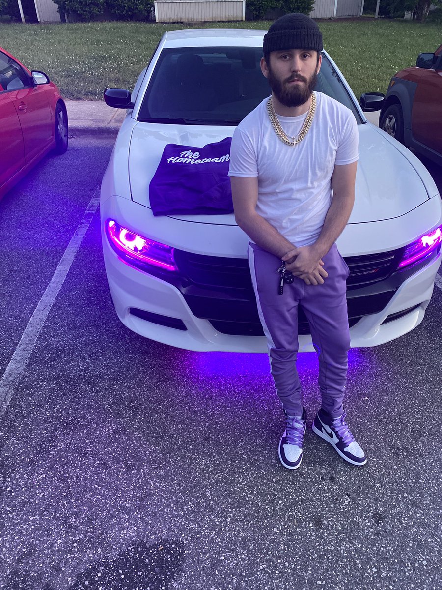 BSmoothee's tweet photo. 💜 so cold call it a buss down https://t.co/CMNH6WpaNa