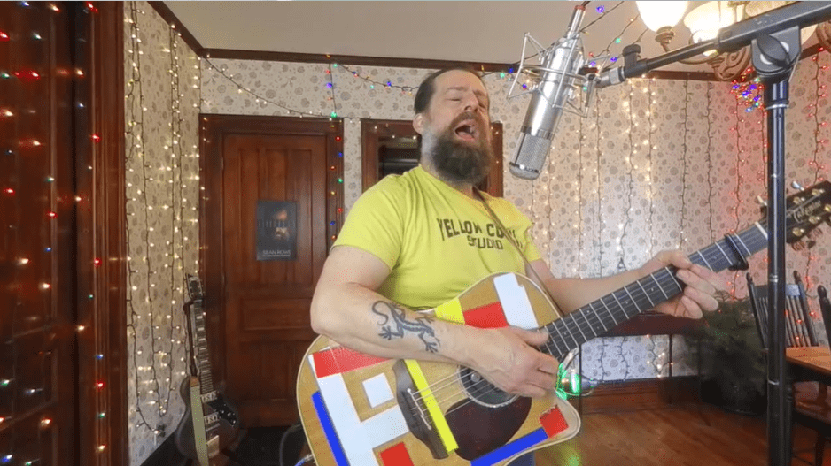 Nippertown's tweet photo. If every singer could sound like Sean Rowe by using whatever microphone he sets up to sing to us every Sunday online, the silvery gizmo would sell in the bazillions.
No way it will make anybody really sound like him. #Livestream #SeanRowe https://t.co/iPOqJwPabi https://t.co/fVT3mDqBpg