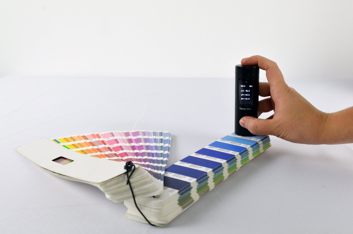 ChnspecWinnie's tweet photo. CHNSpec launched new color matching tool "Colormeter Pro" this device can be used for standalone, also could be connected to mobile devices via Bluetooth and the Colormeter app, lightweight,conveninent, cheap , best choice of measuring colors https://t.co/clHHJVVQUm