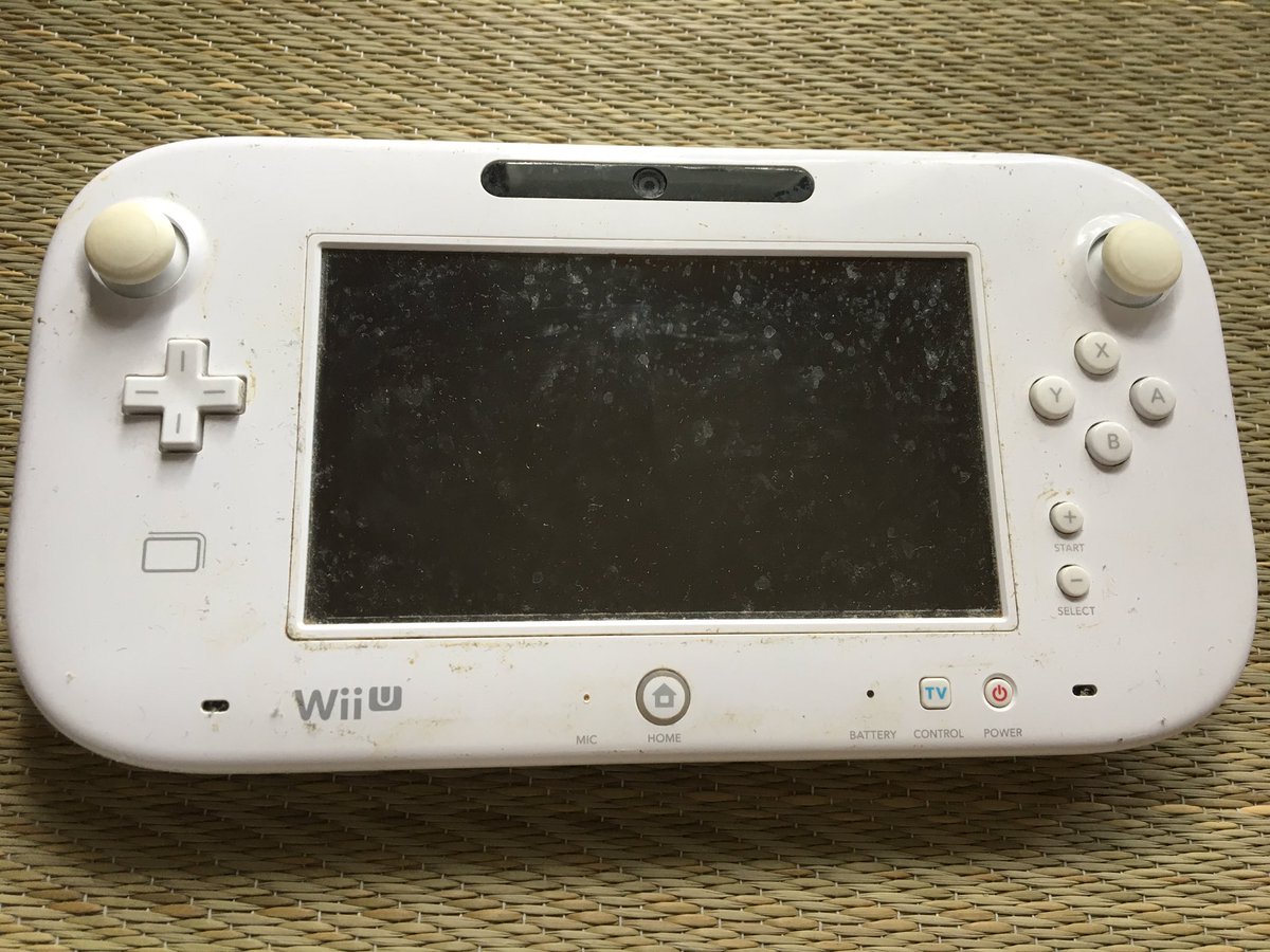 Yaかつどん Wiiuゲームパッド放置してたらもーなんかすごい汚くなってたw 元から汚れてたけども なんかもうゴミとかよくわかんないの付いちゃってるしもう掃除した方がいいなこれw ついでにスティックの修理もしますかねぇ 修理して直ったらwiiuマイクラ