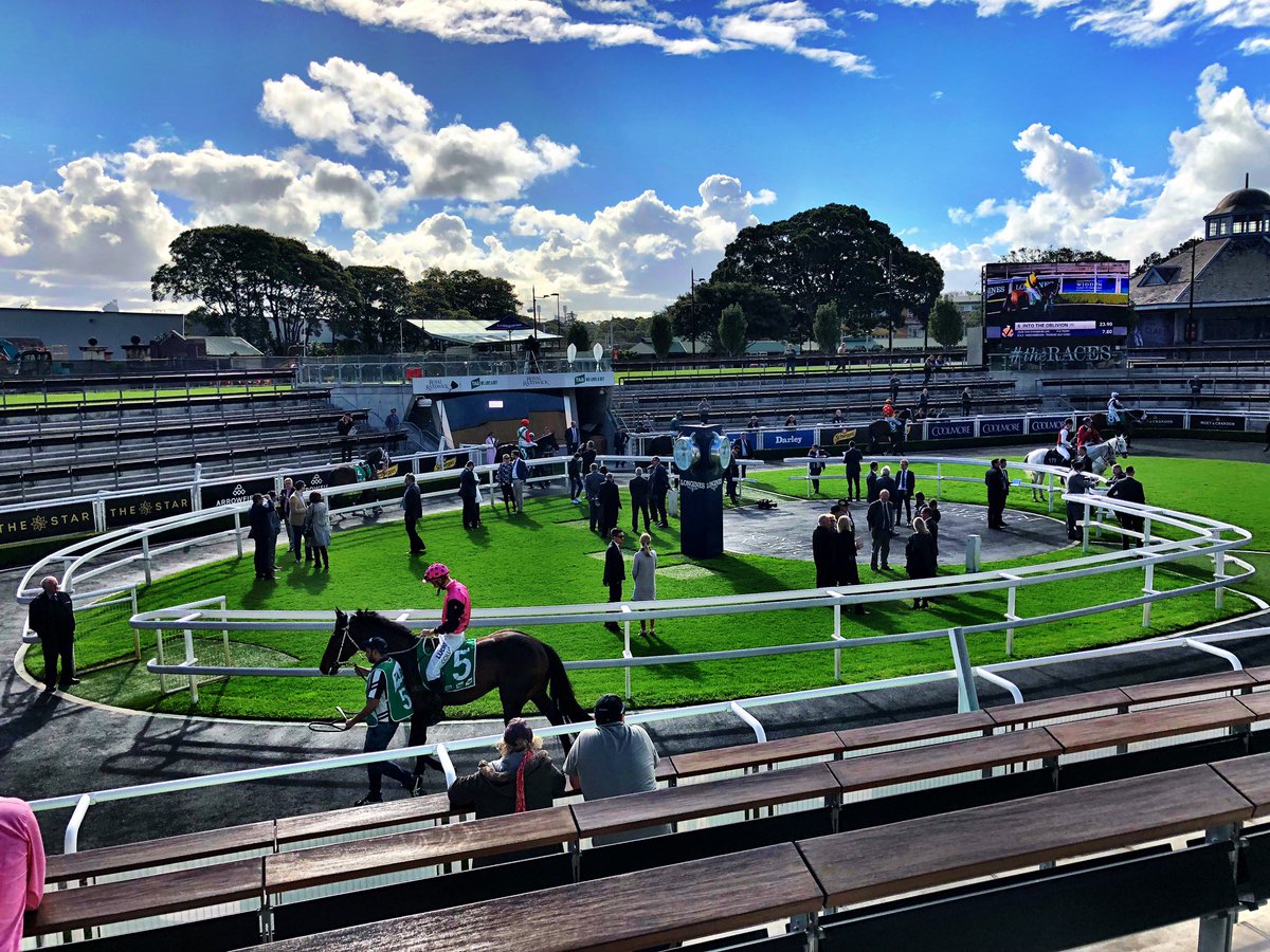 wadeeerachel's tweet photo. Still my favourite racecourse. Can’t wait to get back #downunder #pleaseletmeinaus #royalrandwick #bestturf https://t.co/0fe4T6vVmy