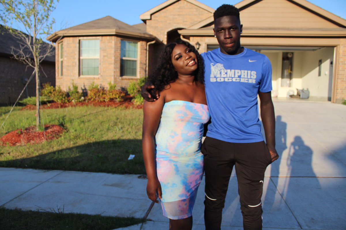 bbjuddddy's tweet photo. homeowners at 20 👩🏾‍🤝‍👨🏿🏡❤️ https://t.co/i376LQlZUh