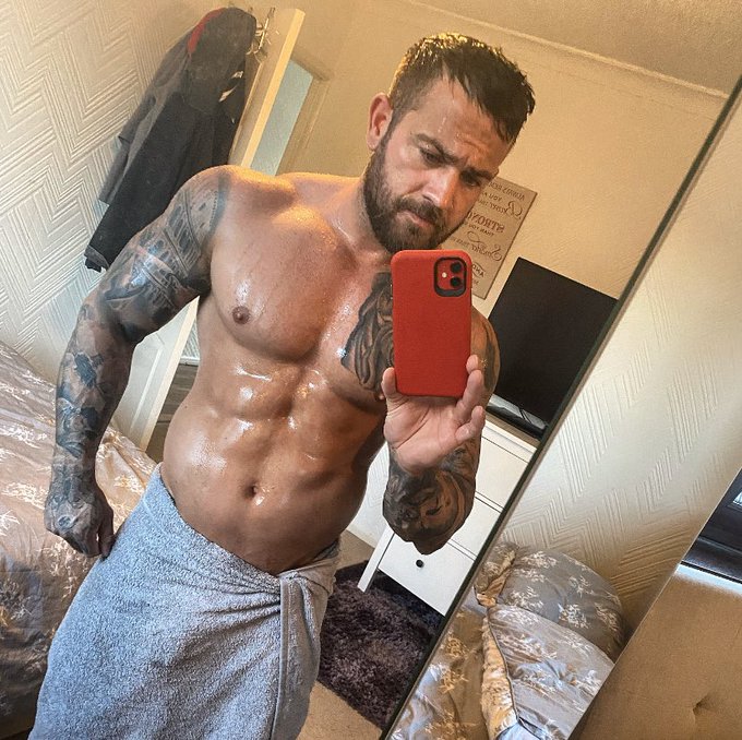 InkedLiving's tweet photo. Wazzup? My Onlyfans is broken at the moment, But if you still want to subscribe on my free 1month acess. You can subscribe here -----> https://t.co/IFjIIBB0Tm DOnt forget to drop your username when you done so i can recogize you. https://t.co/1s7jHUfJe8