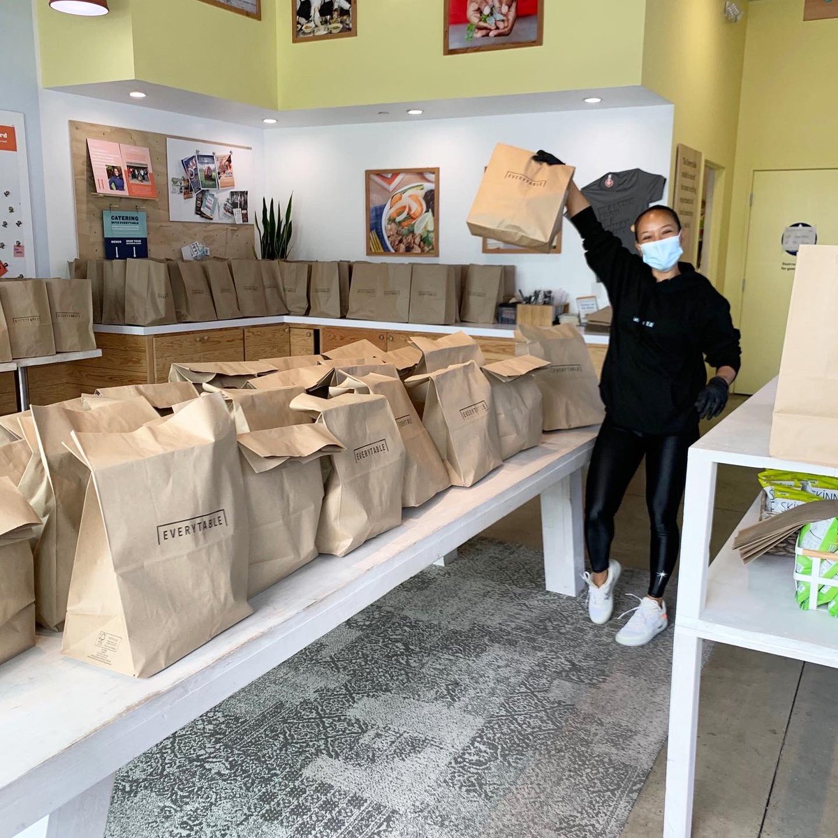 foreverytable's tweet photo. Thank you @dhyanibella @karrueche @valvogt and all our wonderful volunteers who gave out 500 meals today to our Compton community. If you're interested in volunteering, comment below and we'll send you a DM! ⠀
⠀
#ThisFoodFights #ComptonStrong https://t.co/ER08xIY4fp