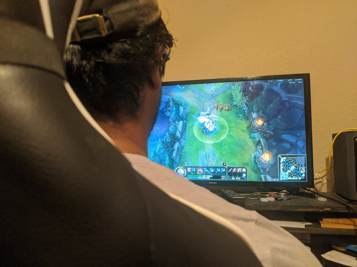 RebeccaConchos's tweet photo. @RiotLutzburg We don't really follow the streamers, but this guy is a Voli Main with ~500k mastery points who finished the externals in about 3 days. He's cackling with glee. We appreciate your hard work. #UltimateHunter https://t.co/QooP21ievq