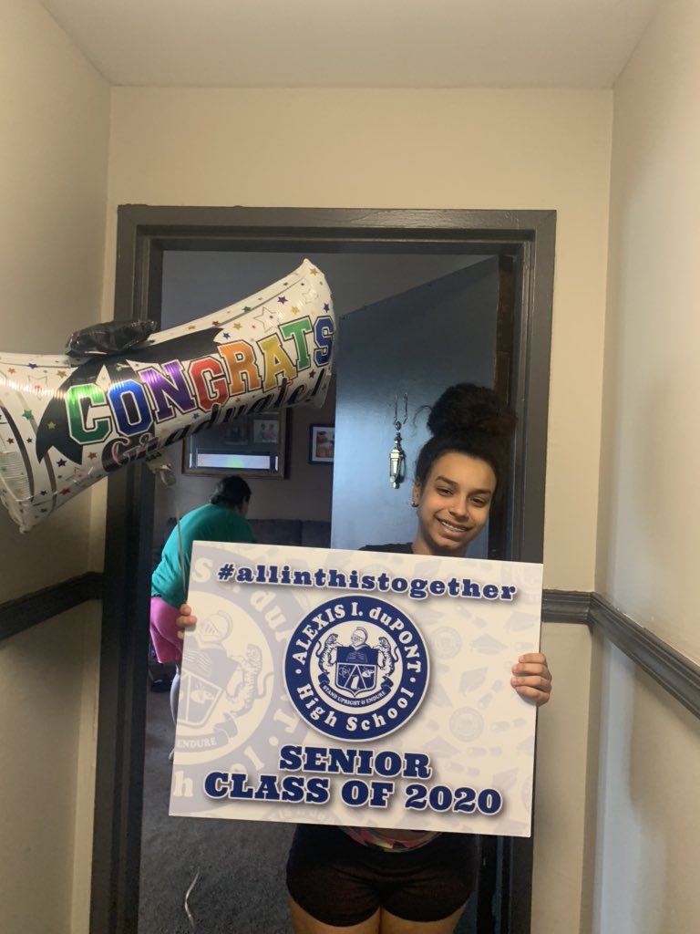 lopezeslclass's tweet photo. PROUD ELL TEACHER  It was a pleasure to recognized and celebrated our ELL class of 2020 #aiseniorpride2020 #aiseniors2020 #aitigertakeover #aihstigers2020  @crescimarty @TigerPrideNews @RC_ELs @AIHSPrincipal https://t.co/VDMI9vrZMy