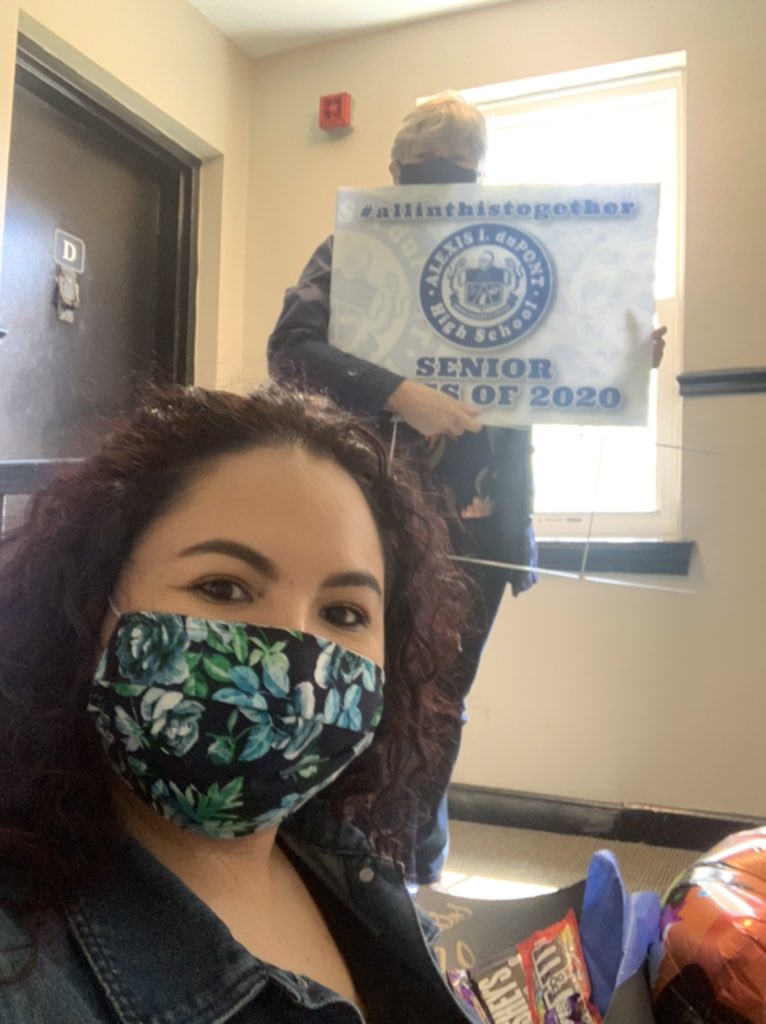 lopezeslclass's tweet photo. PROUD ELL TEACHER  It was a pleasure to recognized and celebrated our ELL class of 2020 #aiseniorpride2020 #aiseniors2020 #aitigertakeover #aihstigers2020  @crescimarty @TigerPrideNews @RC_ELs @AIHSPrincipal https://t.co/VDMI9vrZMy