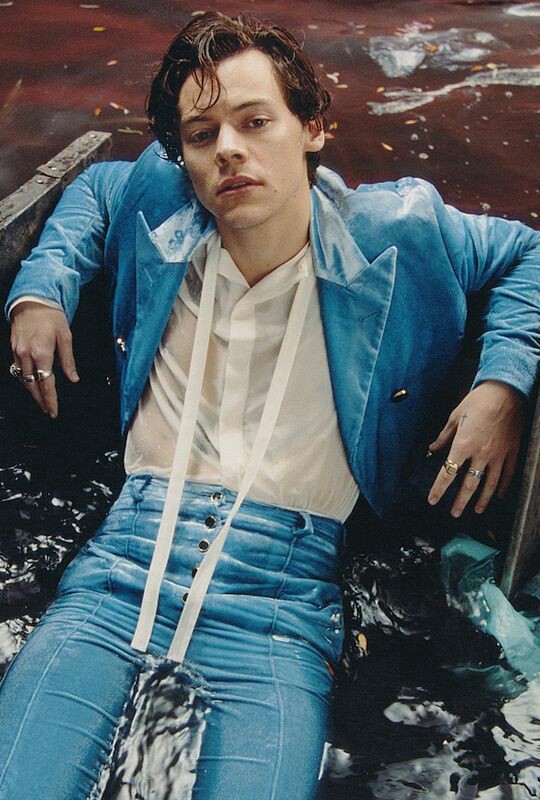 tmlnsn_97's tweet photo. Hace tres añitos empezaste a ser libre, a confiar en ti mismo y a quererte, no te das una idea de lo orgullosa que estoy de vos me enseñaste a donde esta la felicidad y a luchar por lo que quiero @Harry_Styles Happy Three Years
#HS3Year https://t.co/c9BIeH8oDq